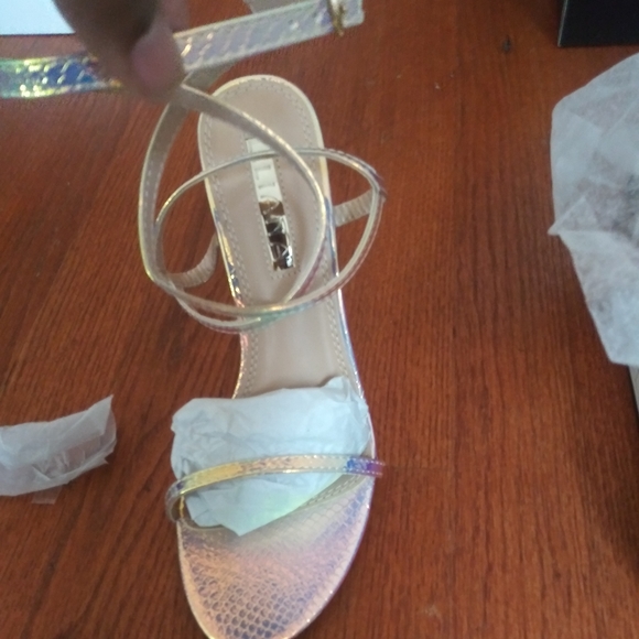 👠 - Picture 5 of 5